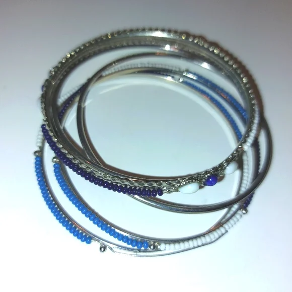 WOMEN'S Blue Silvertone Fashion Bracelets One Size - Picture 1 of 5